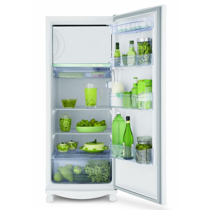 Geladeira-com-a-porta-aberta-vista-das-prateleiras-e-compartimentos-internos-abastecidos-com-produtos-de-cor-verde